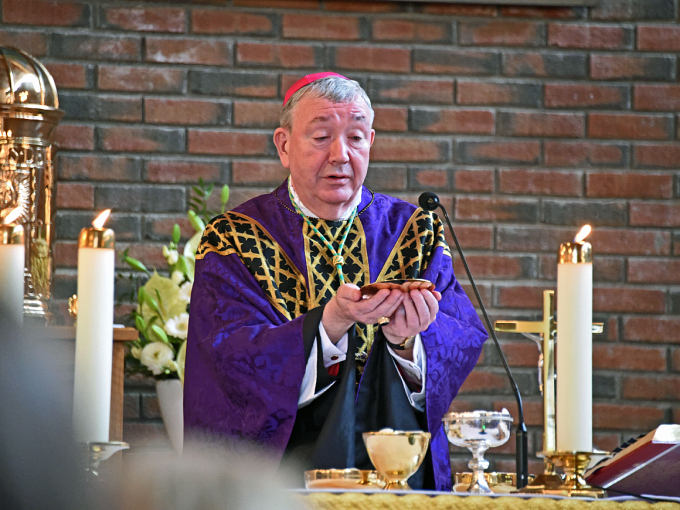 Bishop Bernt Eidsvig led the service in Bredtvet Church. Photo: Sven Gj. Gjeruldsen, the Royal Court
